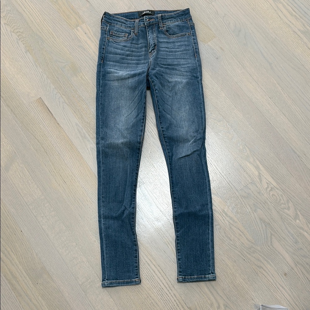 AKIRA Dark Wash Skinny Fit Jeans